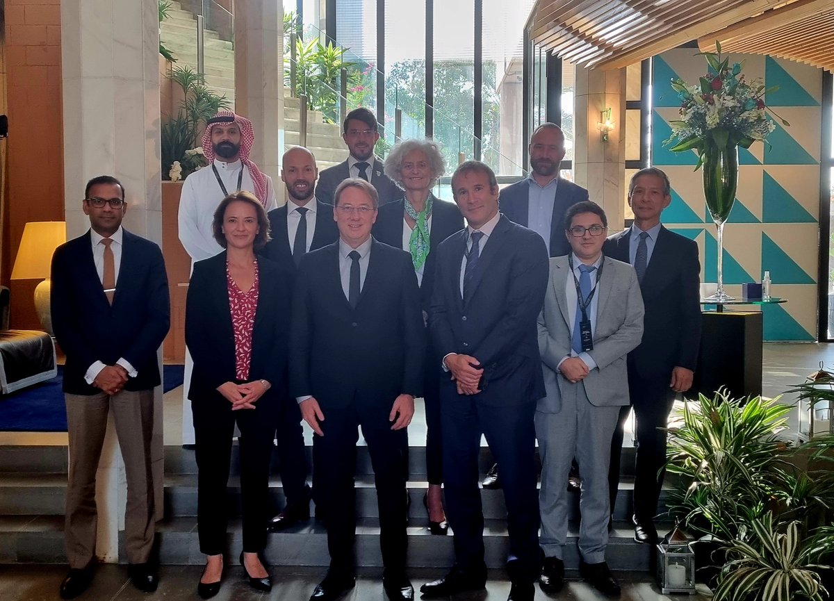 سعدت باستقبال في دار فرنسا في الرياض  الرئيس التنفيذي لشركة #EDFRenewables @brunobensasson و فريق مجموعة الكهرباء الفرنسية <a href="/EDFofficiel/">EDF</a>. الشراكة بين فرنسا والمملكة العربية السعودية تعزز دورها في مجالات الطاقة المتجددة وفعالية الطاقة وتطوير الحلول المستدامة وتطبيقها.
🇸🇦🤝🇲🇫