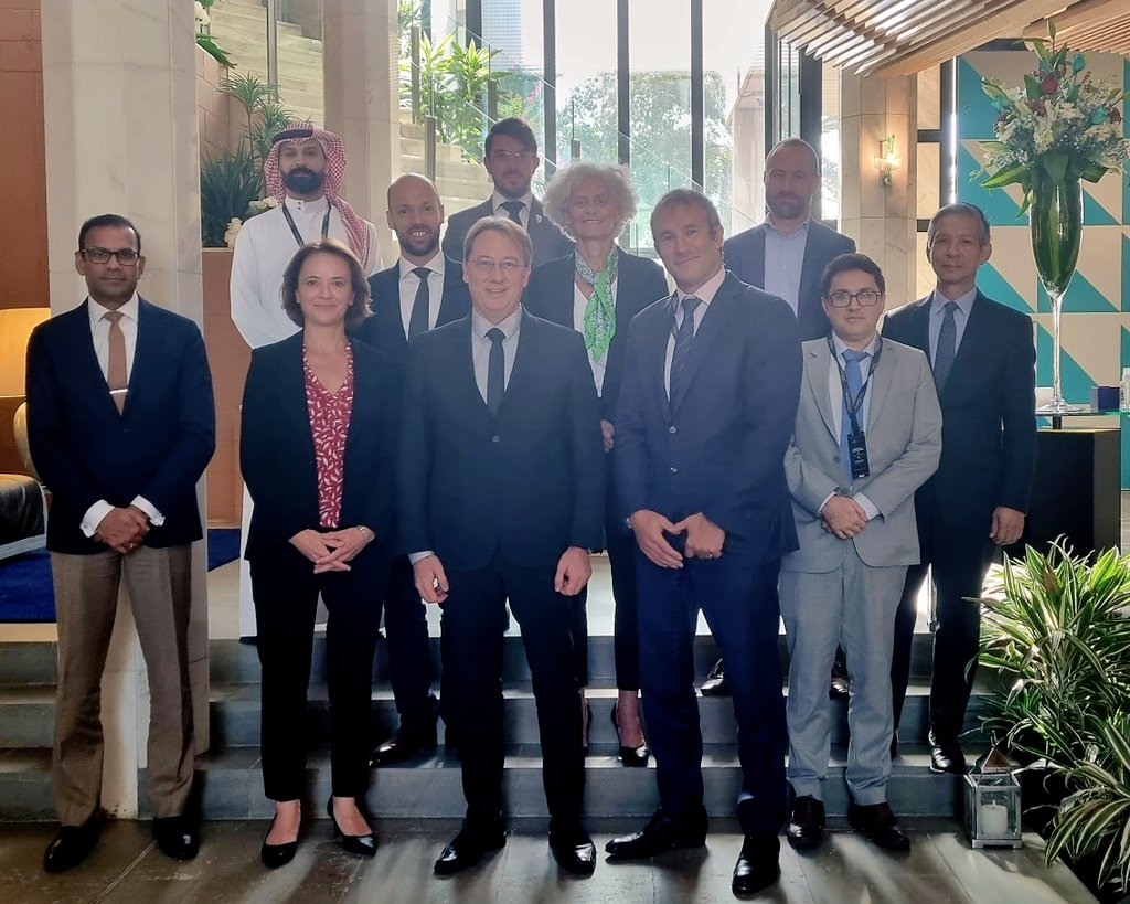 Ravi d'avoir accueilli à Riyad @brunobensasson &amp; les responsables du groupe <a href="/EDFofficiel/">EDF</a>. Le partenariat 🇲🇫🇸🇦 dans le domaine de l'énergie, du renouvelable, de l'efficacité énergétique &amp; de la mise en œuvre de solutions durables se renforce entre nos deux pays.
#FranceKSA 🇲🇫🤝🇸🇦