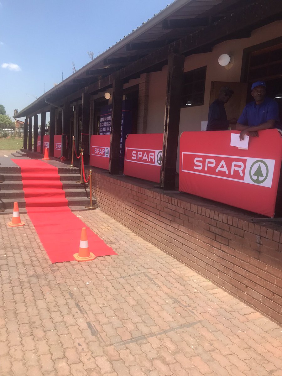 SlyMachaba's tweet photo. Seamless and well organised collection!! Can’t wait for tomorrow @ThembisaMile #runningparty #RunningWithTumiSole #90dayswithoutsugar #FetchYourBody2022 https://t.co/gtbYex44gB