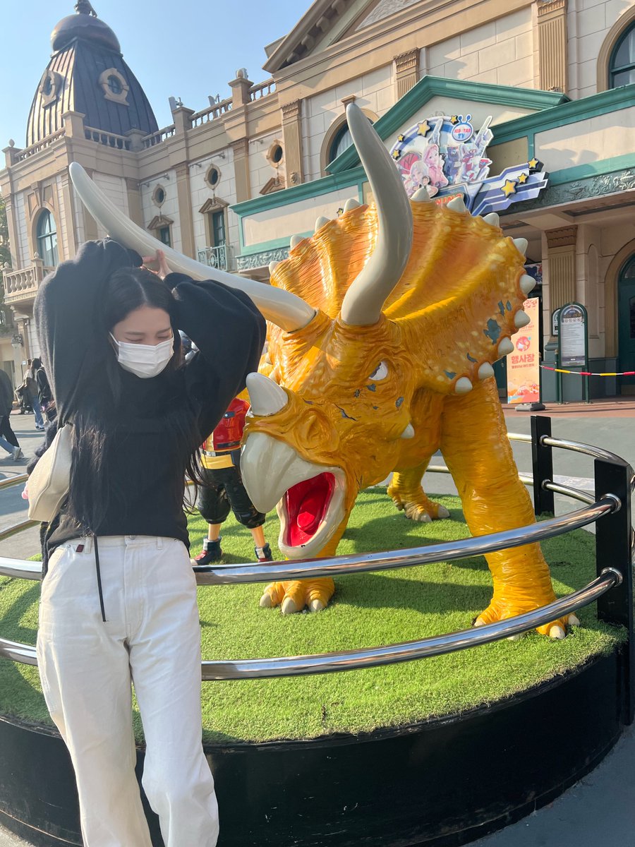 winrina_bbl's tweet photo. 💙💭 221029
[4:11pm KST] 

“Jimin-time🦖🦕” https://t.co/bGN2NFNwRC