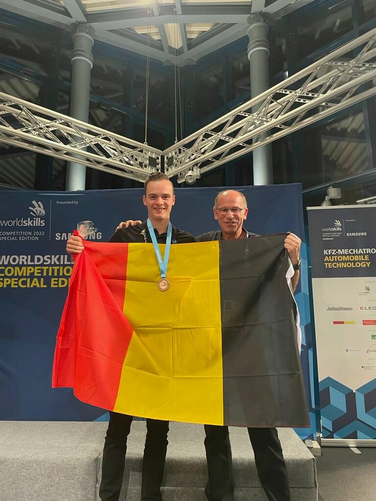 worldskillsBE's tweet photo. Il l'a fait! 🇧🇪

Une quatrième médaille d'Excellence pour la Belgique! 

💪Félicitations John Wiesemes! Bravo pour ta persévérance , bravo à Philippe Kever, Expert, pour la transmission de ton savoir-faire!

🇧🇪 GO BELGIUM! 🇧🇪

@efp_bxl @aef_europe @WorldSkillsGER @Technifutur https://t.co/gUocyrOwii