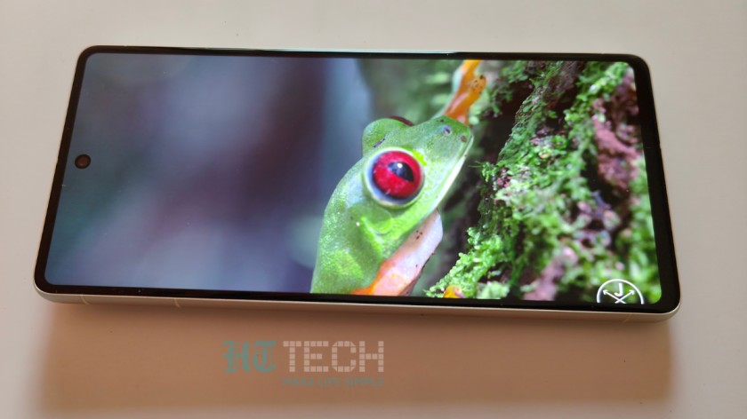 HTTech's tweet photo. The #googlepixel7 comes with a striking design, powerful camera and a bunch of novel software features. But is it a worthy investment? @a_kash19 tells. 
@madebygoogle 

https://t.co/DUBPQuEy4x https://t.co/hj4Np5O0eV