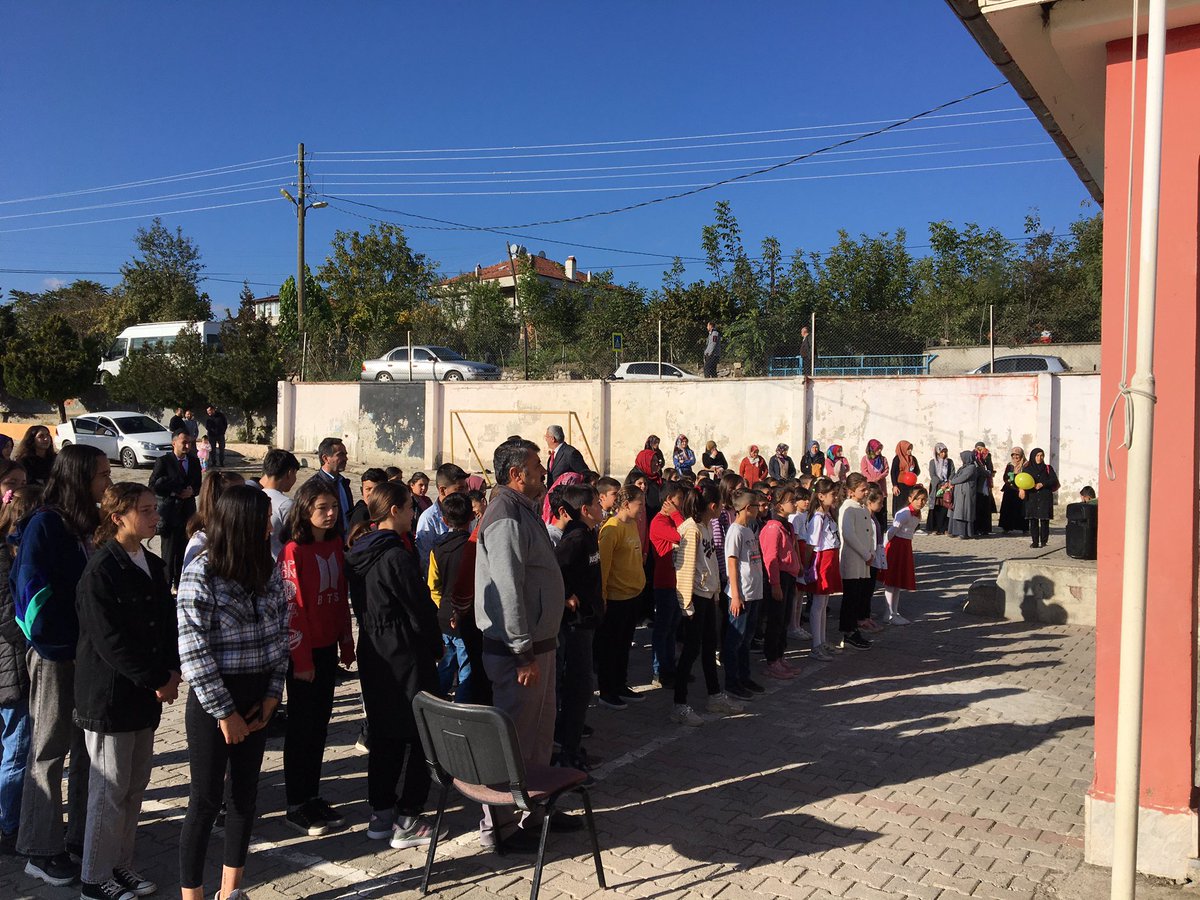 karkucakort's tweet photo. Okulumuzda öğrenci öğretmen ve velilerimizin katılımları ile 29 Ekim Cumhuriyet Bayramı coşku ile kutlandı. 🇹🇷 https://t.co/REoHtIuqdv