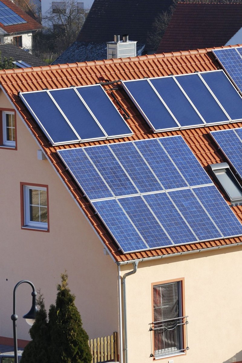 BeysolarH's tweet photo. Beysolar Positioning a solar battery
#solarpanels #Solarpunk #solarenergy #solareclipse #solarchain #SolarOrbiter #SolarSunShineSmileStory #solarlights #solarwaterpump #SolarStreetLights https://t.co/zdvdTX4zkx