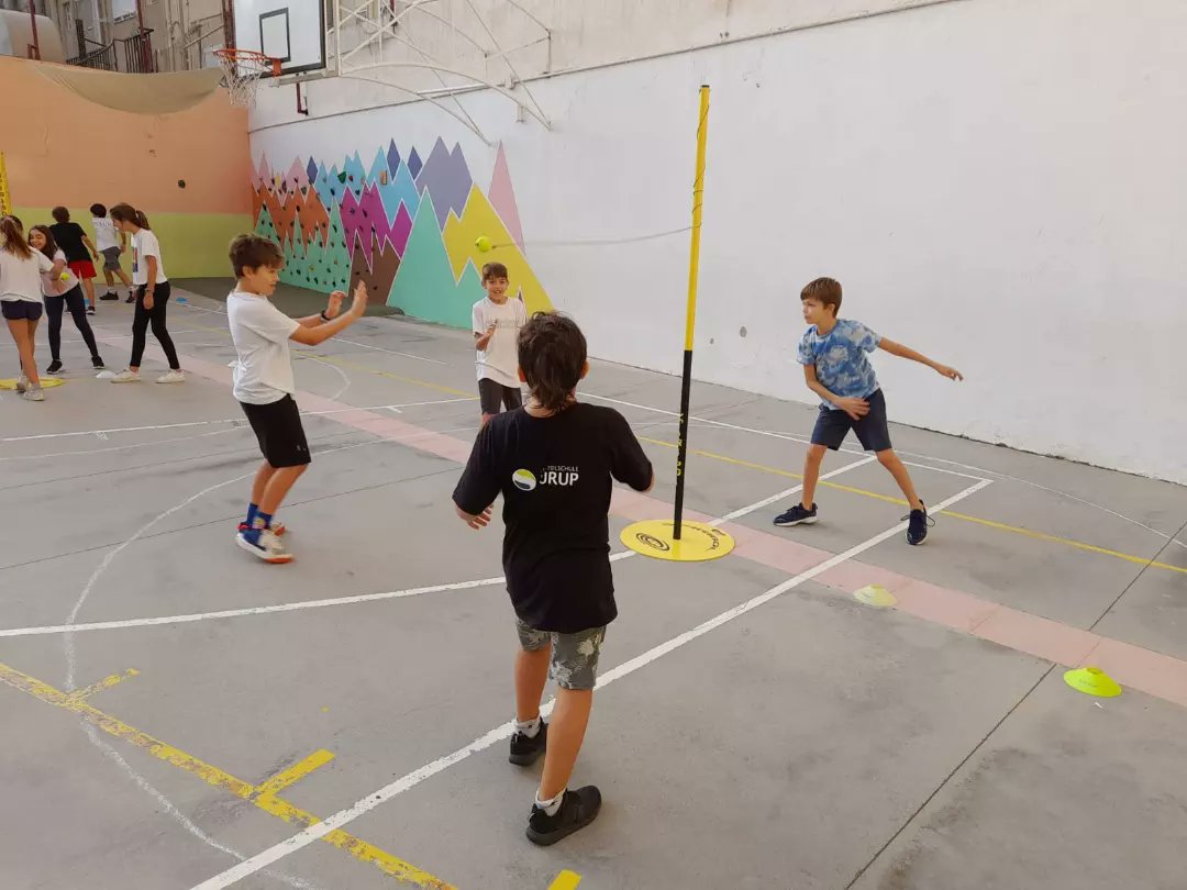 EscPublicaSAFA's tweet photo. Matí d'#Spiribol a #2n, #4t i #6è.
En Chus ens ho ha fet conèixer i viure amb molta energia, i ens ha agradat molt.
Gràcies!
#educaciófísica #valors #jocscooperatius #convivència https://t.co/Ksn5XHxG8o