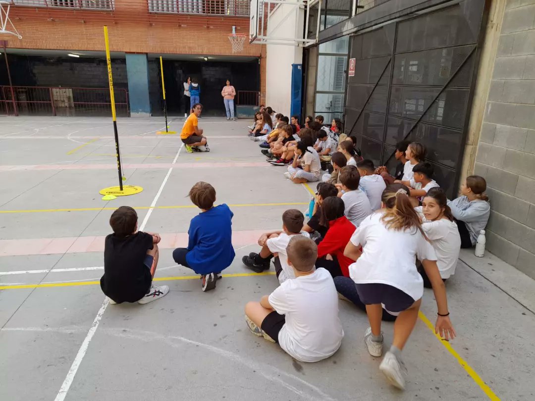 EscPublicaSAFA's tweet photo. Matí d'#Spiribol a #2n, #4t i #6è.
En Chus ens ho ha fet conèixer i viure amb molta energia, i ens ha agradat molt.
Gràcies!
#educaciófísica #valors #jocscooperatius #convivència https://t.co/Ksn5XHxG8o