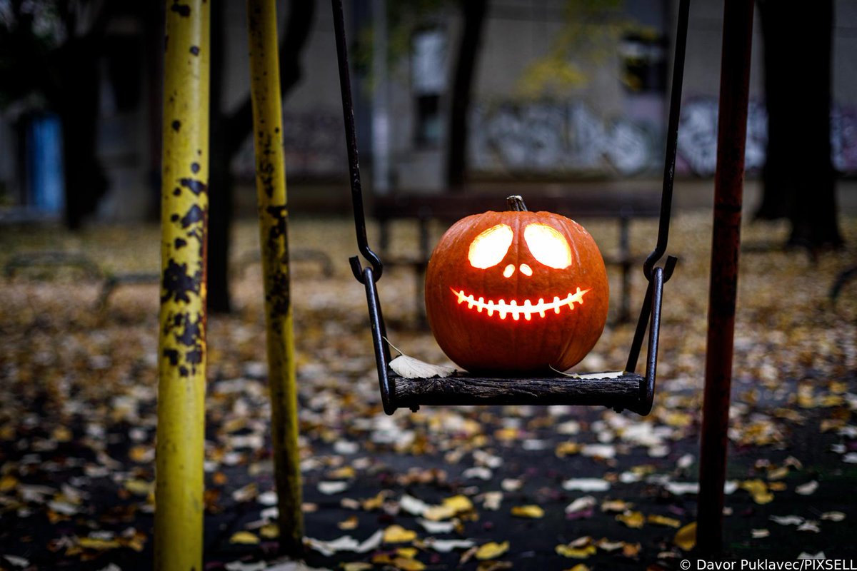 PIXSELL's tweet photo. Jeste li znali: Uzrok 45% ozljeda na Noć vještica je rezbarenje bundeva 🎃
https://t.co/HOSU88RTfG
📸Davor Puklavec/PIXSELL
#halloween #nocvjestica #bundeva #pumpkin #zagreb #croatia #caosvima #spooky #horror #october #Daysofhalloween #happyhalloween https://t.co/3p695DTvMP