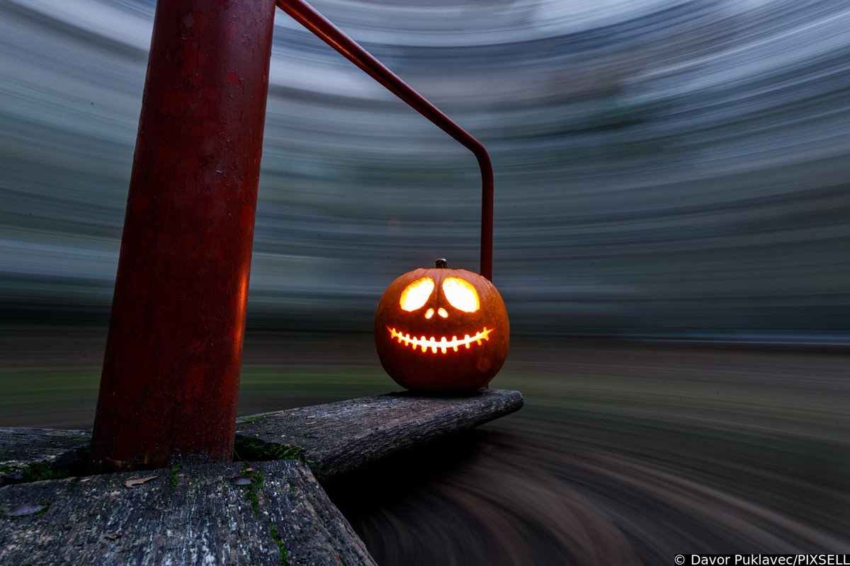 PIXSELL's tweet photo. Jeste li znali: Uzrok 45% ozljeda na Noć vještica je rezbarenje bundeva 🎃
https://t.co/HOSU88RTfG
📸Davor Puklavec/PIXSELL
#halloween #nocvjestica #bundeva #pumpkin #zagreb #croatia #caosvima #spooky #horror #october #Daysofhalloween #happyhalloween https://t.co/3p695DTvMP