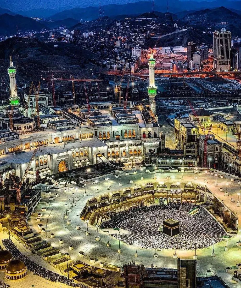 HolyMakkah01's tweet photo. تیری ہر تصویر میں سو رنگ ہوتے ہیں
اور ہر رنگ میں سو تصویریں 🤍 https://t.co/HMBtxL16OA