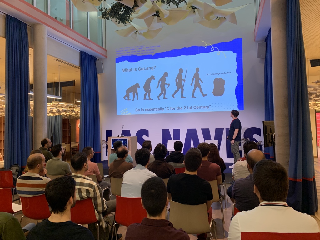 gdgvalencia's tweet photo. Empezando #DevFestSpain2022 con la primera ponencia del dia @moisipm @GDG_ES @GoogleDevEurope https://t.co/8ZWIoaO4Zd