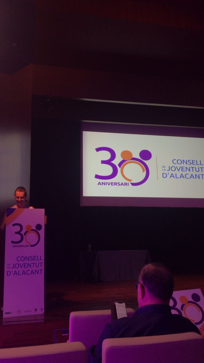 XarxaEstudiants's tweet photo. Al 30 aniversari de @CJAlacant 🙌🥳 https://t.co/bxPJgsRciw