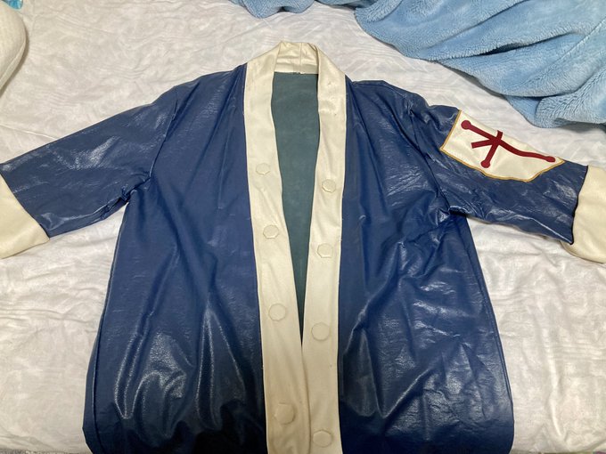 コスプレ衣装も出てきたwかみまさんは10代20代の頃、コスプレも少し嗜んでいました…なんの衣装かわかった方は、ぼくと握手! 