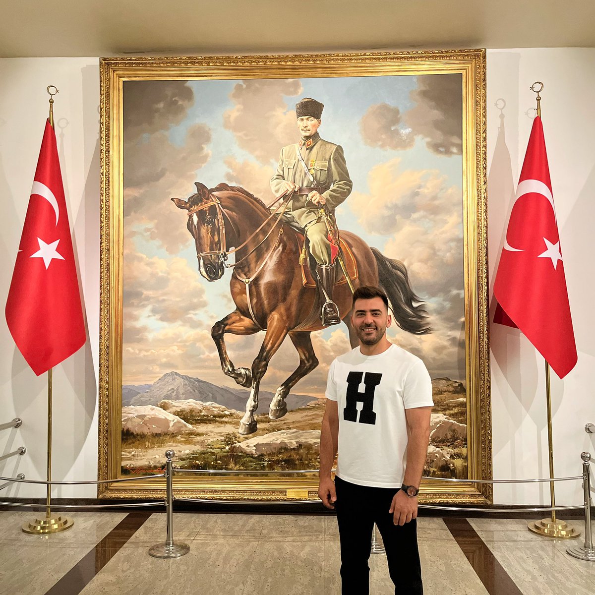 Fikrimin İnce Gülü..
Cumhuriyet. ♥️🤍🇹🇷

#29EkimCumhiyetBayramı #mustafakemalatatürk