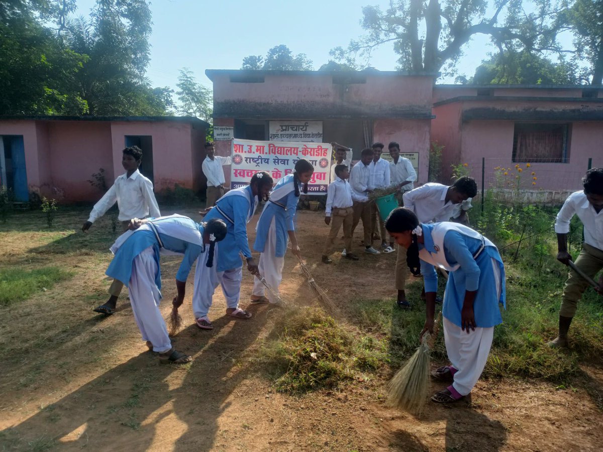 VIRENDRASAI1's tweet photo. स्वच्छता श्रमदान राष्ट्रीय सेवा योजना शा उ मा वि केराडीह।
@rd_nss 
@ChhattisgarhCMO 
@nssjashpur 
@nssrdB
@PMOIndia https://t.co/fj5BzqbnO8