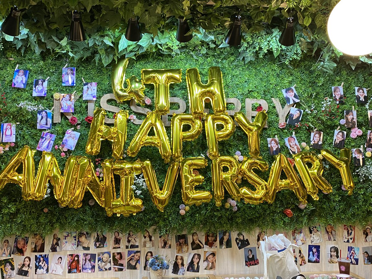 k_popstar11's tweet photo. IZ*ONE 4周年お祝いカフェ行ってきました🌹 まこさん(@minju205_izone )素晴らしい企画をありがとうございます😭💖 いつもTwitter拝見させていただいていた御方にお会いできたし、1人だったけどお話ししてくださった方もいて楽しかった..😭💖
#HAPPY_IZONE_4周年inキスベリー  #IZONE_4th_anniversary https://t.co/O9mGvSu4ra