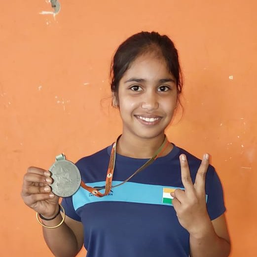 SAI_Patiala's tweet photo. #SAI NCOE Patiala Wt. Lifters won medals in ongoing Khelo India Women Ranking tournament from 26 oct to 2 Nov at Ghaziabad. 
Youth category 
🥇- Bhavani Reddy(45kg) lifted 135 kg 
🥈- Soumya Dalvi(49kg) lifted 150 kg
🥈- Mansi Chamunda(45 kg) lifted 127 kg https://t.co/dChYjpuk23