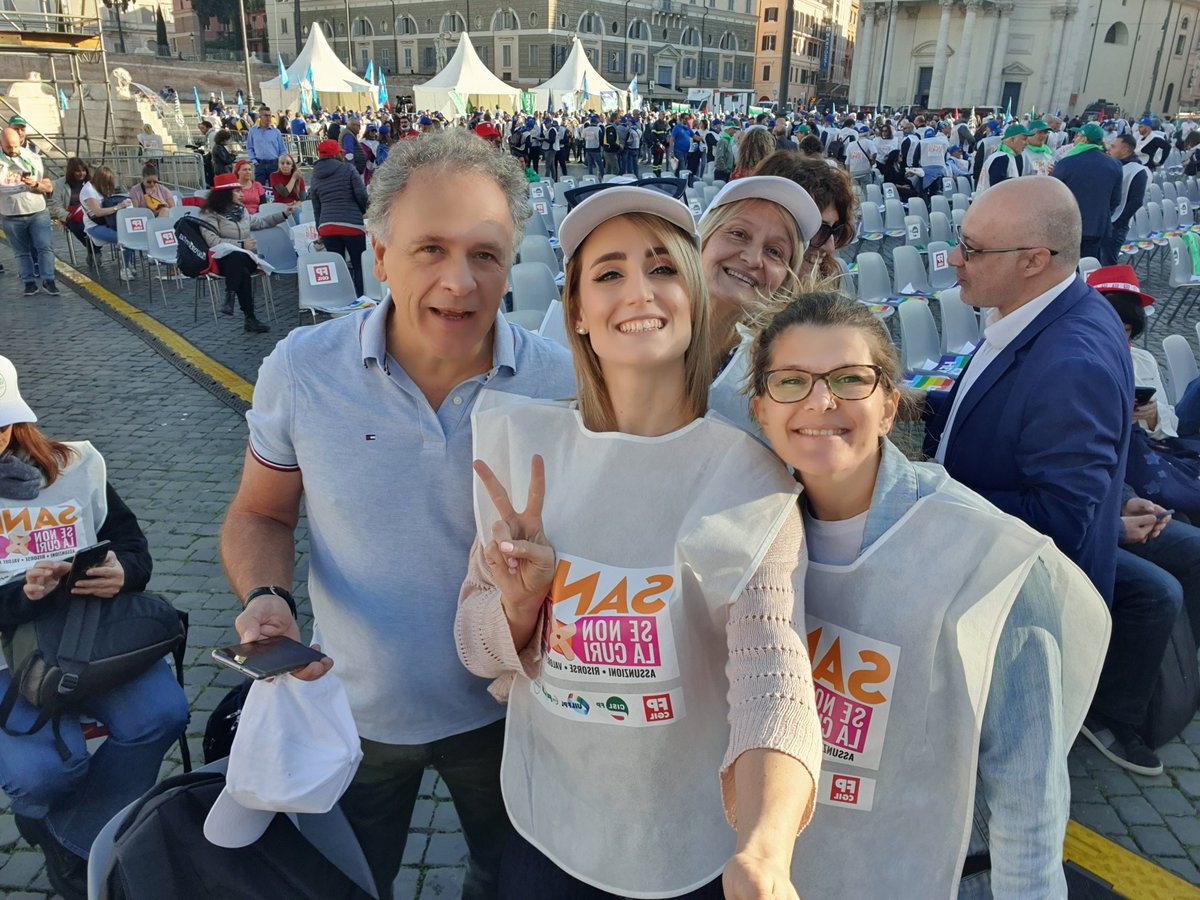 NursindF's tweet photo. #CuriamoLaSanità Belli carichi e pronti con Nursind #NursindFirenze https://t.co/eQDPIzCi68