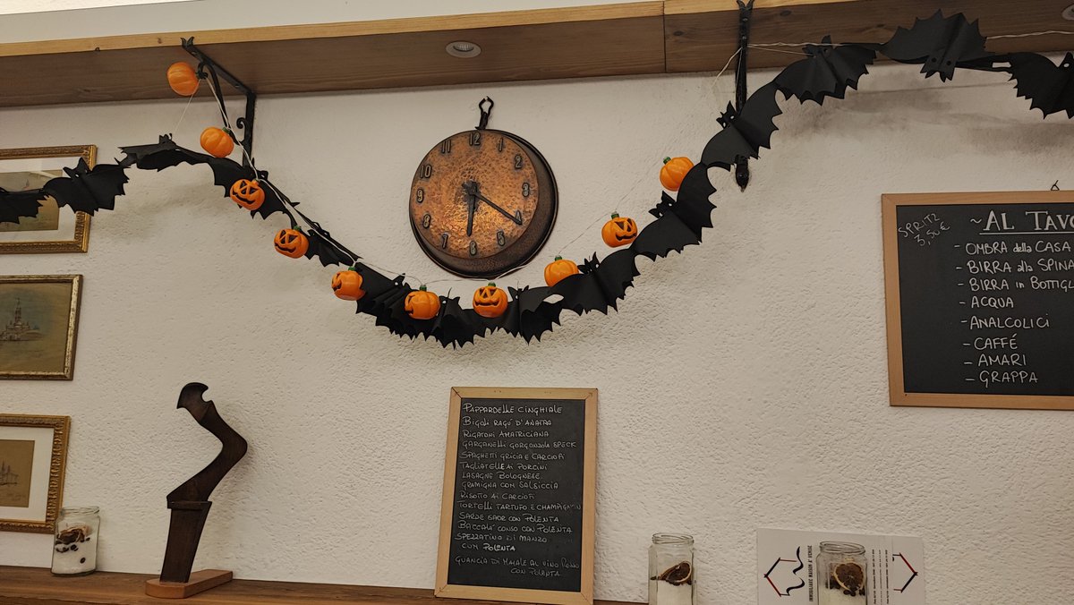 AziendeCantina's tweet photo. A small glass of wine or a cicchetto?
Ready to welcome you for this spooky weekend!
#cantinaaziendeagricole #bar #osteria #bacaro #venice #venezia #venise #halloween #cichetti #venicefood #bacaroveneziano #bacarivenezia #cicchetteria #bacarotour #cicchettitour #foodtour https://t.co/d9EFLSAc68