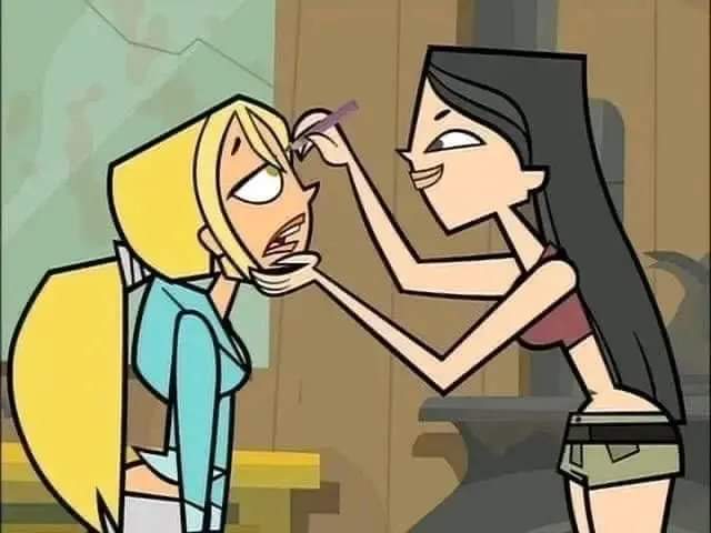 When u're that friend who does everyone's eyeliner perfectly >>>>