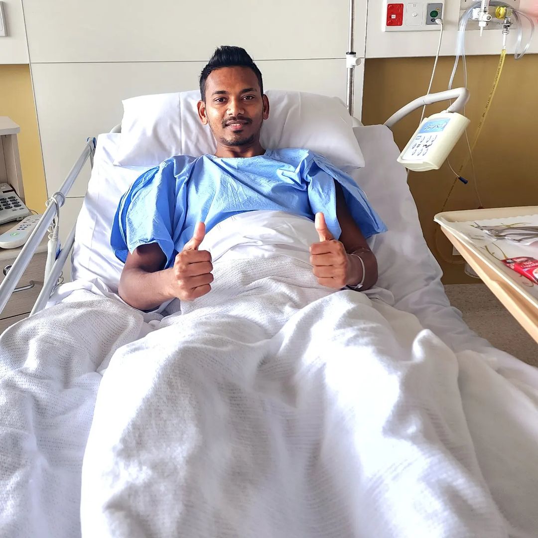 LucknowIPLCover's tweet photo. #SuperGiant Dushmantha Chameera π±π° has been operated successfully, by surgeon Dr. Mark Blackney with his ankle injury.
SPEEDY RECOVERY DUSHMANTHA!! πͺ
#WeAreSuperGiants | #SrilankaCricket #DC05 #LSG https://t.co/1PJPhYkOPe