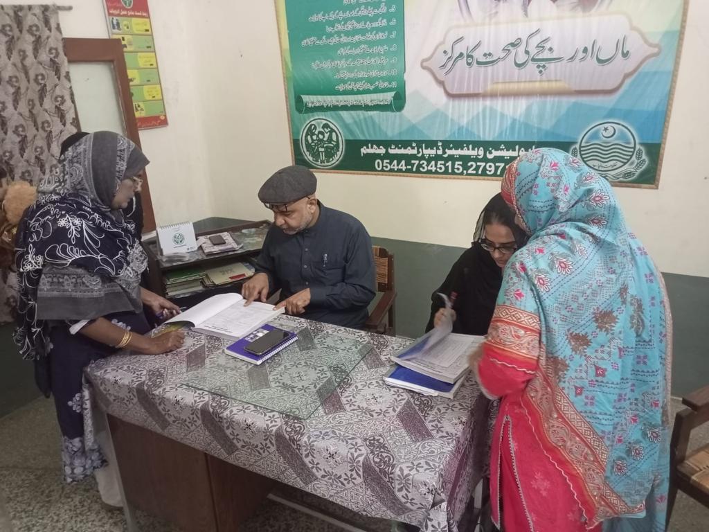 PWDPunjab's tweet photo. یونین کونسل چک خاصہ، جہلم میں اہل شادی شدہ جوڑوں کی رجسٹریشن اور معاونت۔ 
 خوشحال خاندان اور خوشحال معاشرے کی تشکیل محکمہ بہبود آبادی حکومت پنجاب کا عزم
#populationcontrol #overpopulation  #familyplanning #villagetheatre #populationproblem #birthcontrol #pwdpunjab https://t.co/CvVx5Grme3