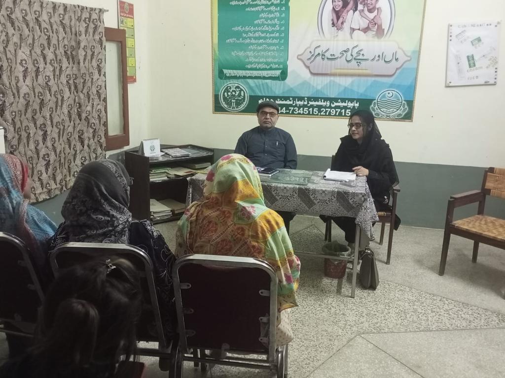 PWDPunjab's tweet photo. یونین کونسل چک خاصہ، جہلم میں اہل شادی شدہ جوڑوں کی رجسٹریشن اور معاونت۔ 
 خوشحال خاندان اور خوشحال معاشرے کی تشکیل محکمہ بہبود آبادی حکومت پنجاب کا عزم
#populationcontrol #overpopulation  #familyplanning #villagetheatre #populationproblem #birthcontrol #pwdpunjab https://t.co/CvVx5Grme3