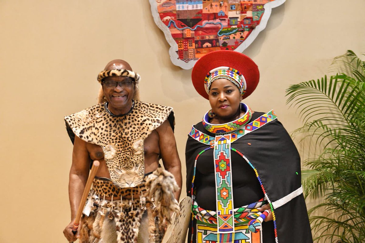 centralnewsza's tweet photo. 🟥UPDATE🟥 Former President Jacob Zuma and Former First Lady Bongekile Ngema arrive at the event to handover  certificate of recognition to His Majesty King MisuZulu ka Zwelithini of the AmaZulu. #UyamemezaOkaNdaba #LiphumileiLangaKwaZulu #KingMisuzuluCoronation https://t.co/l3Jhr7MOcU