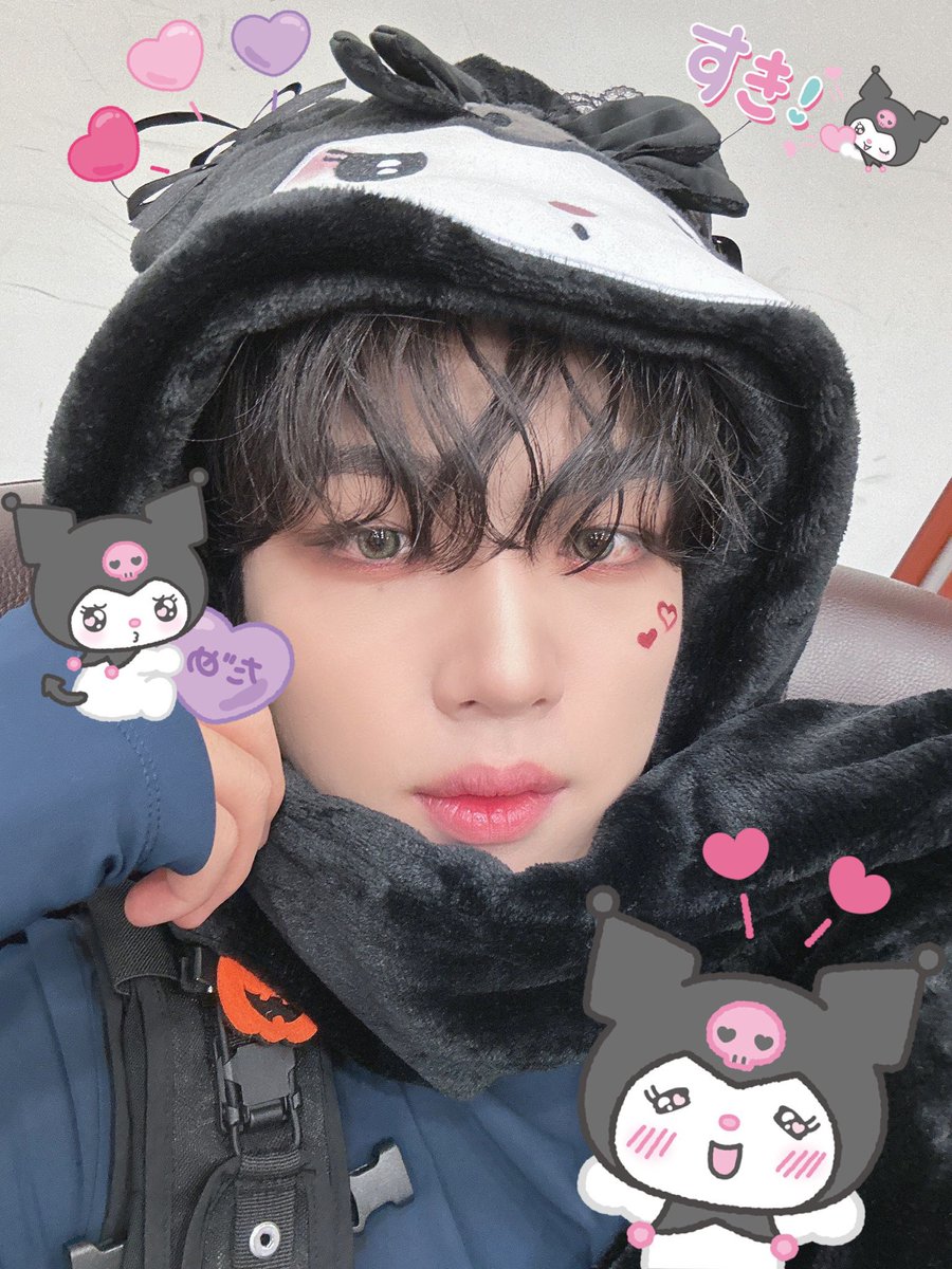 dutifulbunny's tweet photo. 어느쪽 에비앙을 고르든 보틀파우치는 이거임 https://t.co/jFYdXUdney
