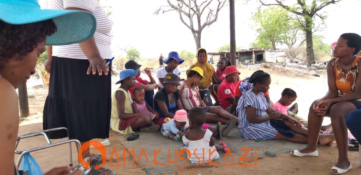 AmakhosikaziFM's tweet photo. Engaging women at Ngozi Mine informal settlement where the COVID-19 vaccine was shunned due to fears of its alleged impact on women's sexual reproductive health. Little information reached the settlement on COVID-19 treatment #ZwakalaMama #WomensHealth #Womensvoices @UN_Women https://t.co/8w4uAZuLkS