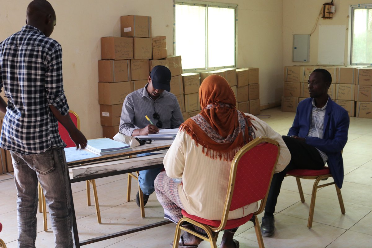 HanoAcademy's tweet photo. ABE teachers & students have received stationary such as marker pen, sharpener, duster, lesson preparation book, ruler, biro pens, chalk and pencils which will aid them to teach and learn under the @USAIDBarAmaBaro
Thanks to @USAIDSomalia #BarAmaBaro #ABE #Eduction #OOSCY https://t.co/RWoEMiQmCM