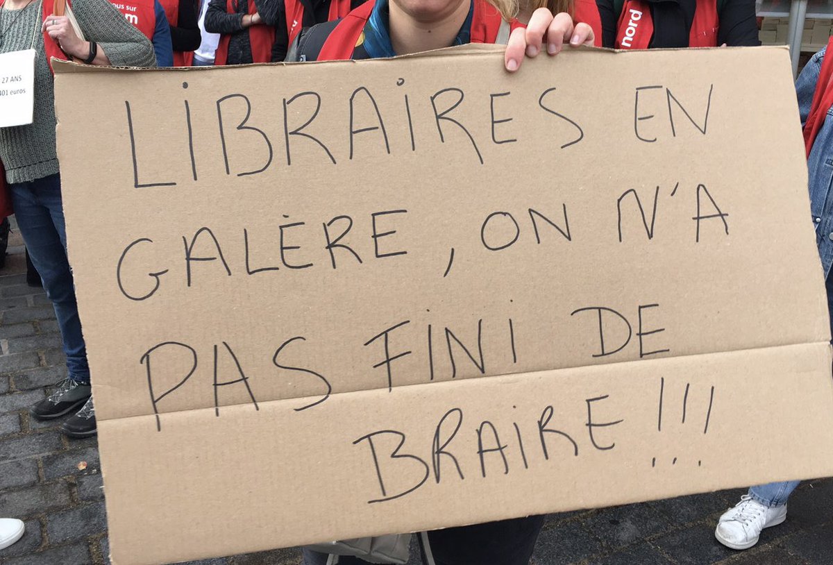 sebdebrune's tweet photo. Wahoo 😳
grève sur là grand place de @lillefrance les libraires du @furetdunord défendent leurs pouvoir d’achat ! 
@lavoixdunord @NordEclairWeb @BFMTV 
@LCI #pouvoirdachat #inflation https://t.co/RUtZk0Opg7