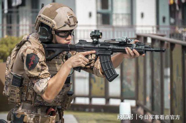 GOHOLIDAY7's tweet photo. @YennsGoons China's newest rifle QBZ191 https://t.co/h9c6r2Ex6D