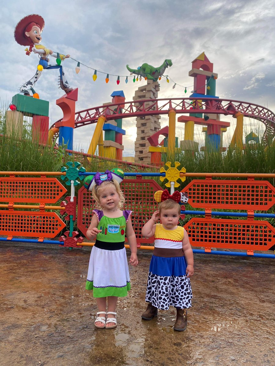 MamaMousecom's tweet image. Happy Halloweekend from #Woody and #Buzz 

#ToyStory #DisneyWorld #Disney #BuzzLightyear #HollywoodStudios #MamaMouse #DisneyMom #DisneyFamily