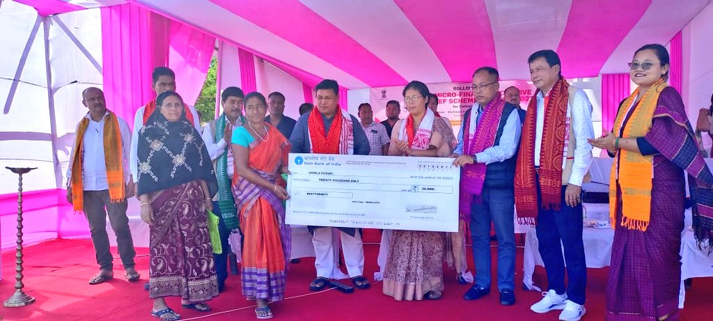 Pleased to handover cheques to beneficiaries under Category 2 of the Assam Micro Finance Incentive & Relief Scheme, 2021 at Mushalpur today, in the presence of Hon' Cabinet Minister, Govt.of Assam, Smt. @GorlosaNandita.