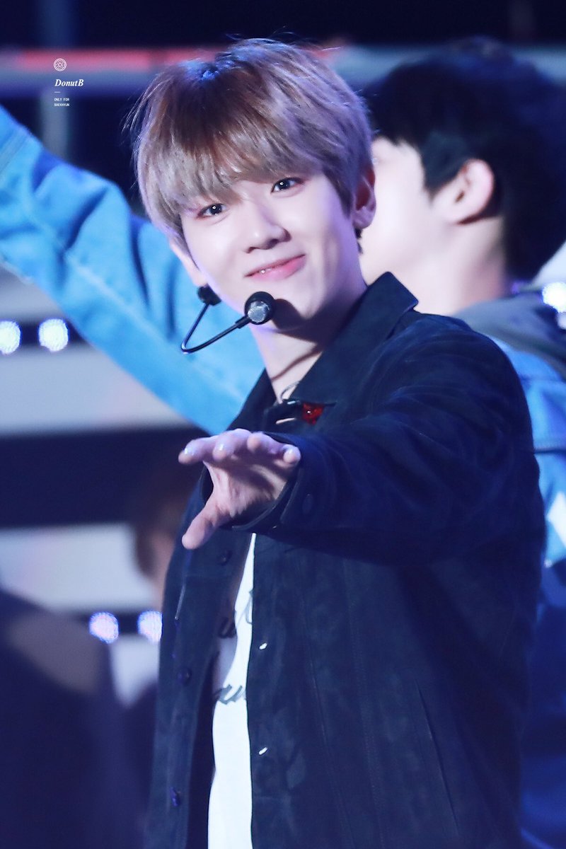 Baekhyun_luv_'s tweet photo. 백현시 ♡ https://t.co/1TNTsdsCXh