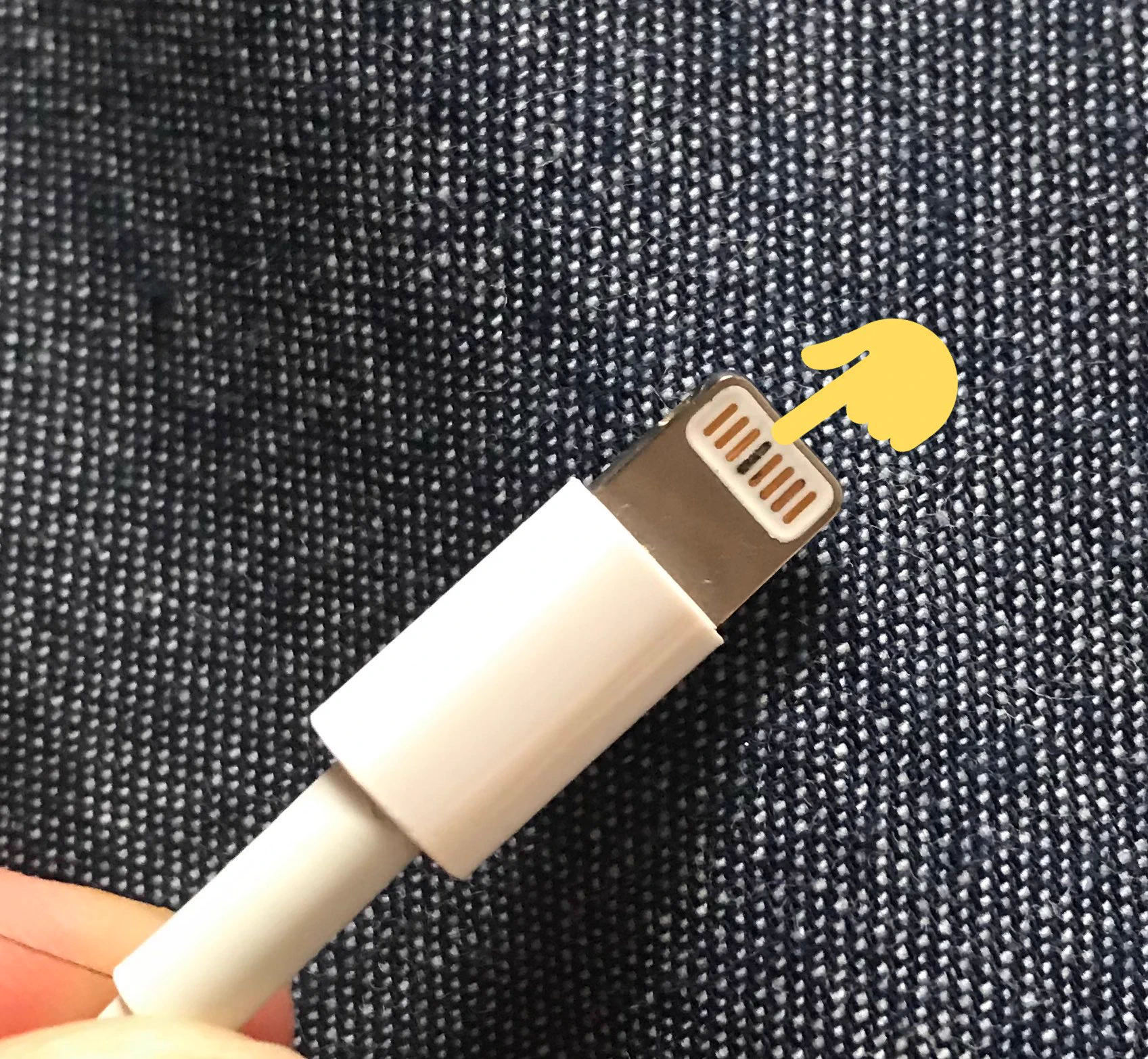 iPhoneのライトニングケーブル何度も買い替えてる人へ。超簡単に何度でも復活するよ。