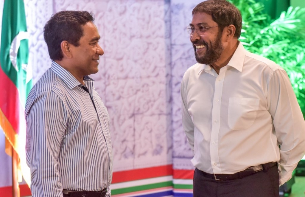 MaldivesVoice4's tweet photo. ޖުމްހޫރީ ޕާޓީގެ ލީޑަރު ގާސިމް އިބްރާހިމްގެ ތާއީދު ނުލިބުނުނަމަ ކުރީގެ ރައީސް އަބްދުﷲ ޔާމީނަށް ވެރިކަމަށް ވަޑައިނުގެންނެވުނީސް ކަމަށް އެންވަޔަރަމަންޓް މިިނިސްޓްރީގެ ސްޓޭޓް މިނިސްޓަރު ހަސަން މުގްނީ ވިދާޅުވެއްޖެ އެވެ.🧵
#Maldives #MvElection23 https://t.co/y7aGnaZvUs