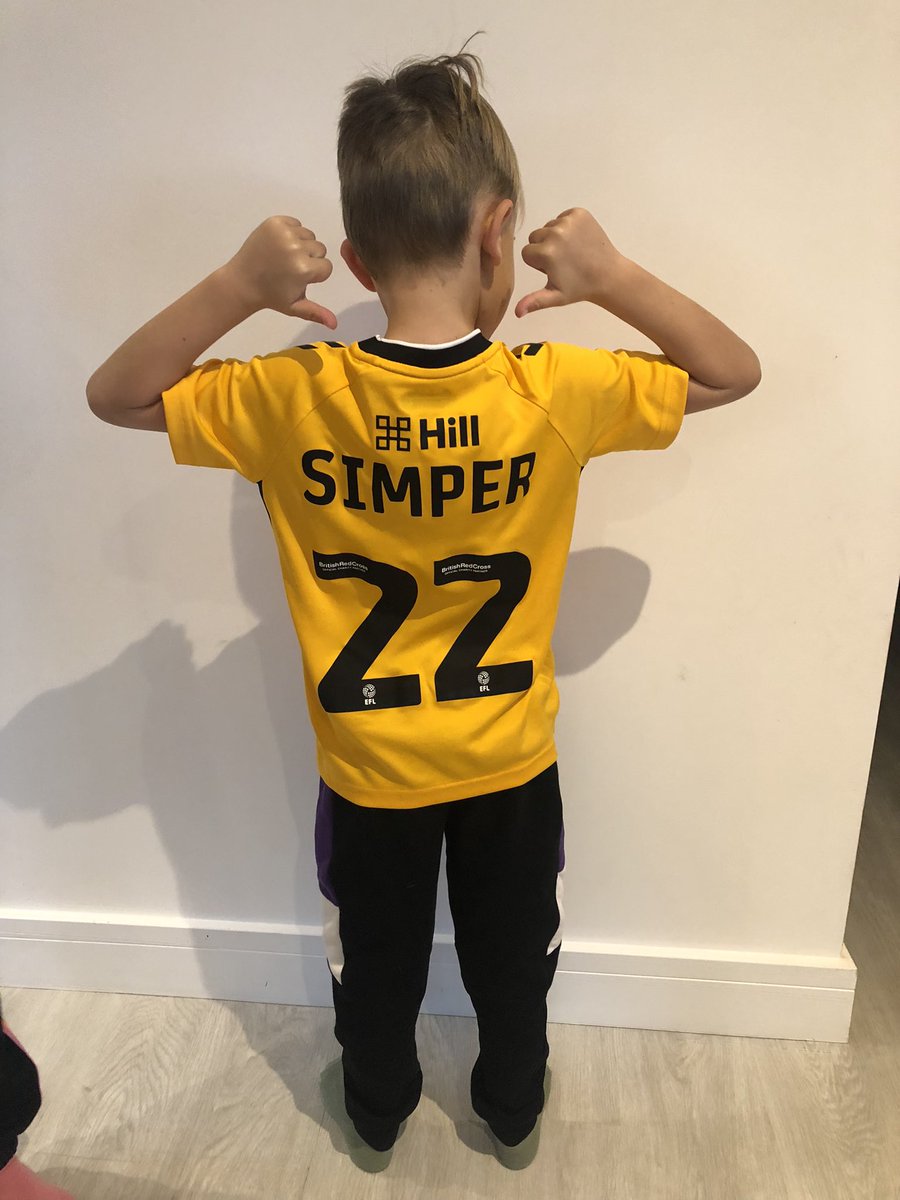 1Gilbo's tweet photo. @theposh @CambridgeUtdFC can posh and U’s fans live in harmony ? #localderby https://t.co/puySJnkAUv