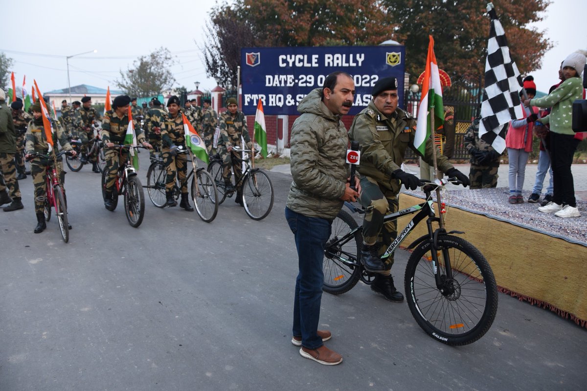 STCBSFKASHMIR's tweet photo. IG @BSF_Kashmir along with all ranks #STCBSFKASHMIR #BSF_Kashmir participated along with troops of local units #Cycle_Rally on occasion of #RashtriyaEktaDivas2022.
#First_line_of_Defense
#BSF https://t.co/Aj5ZH6TtR6