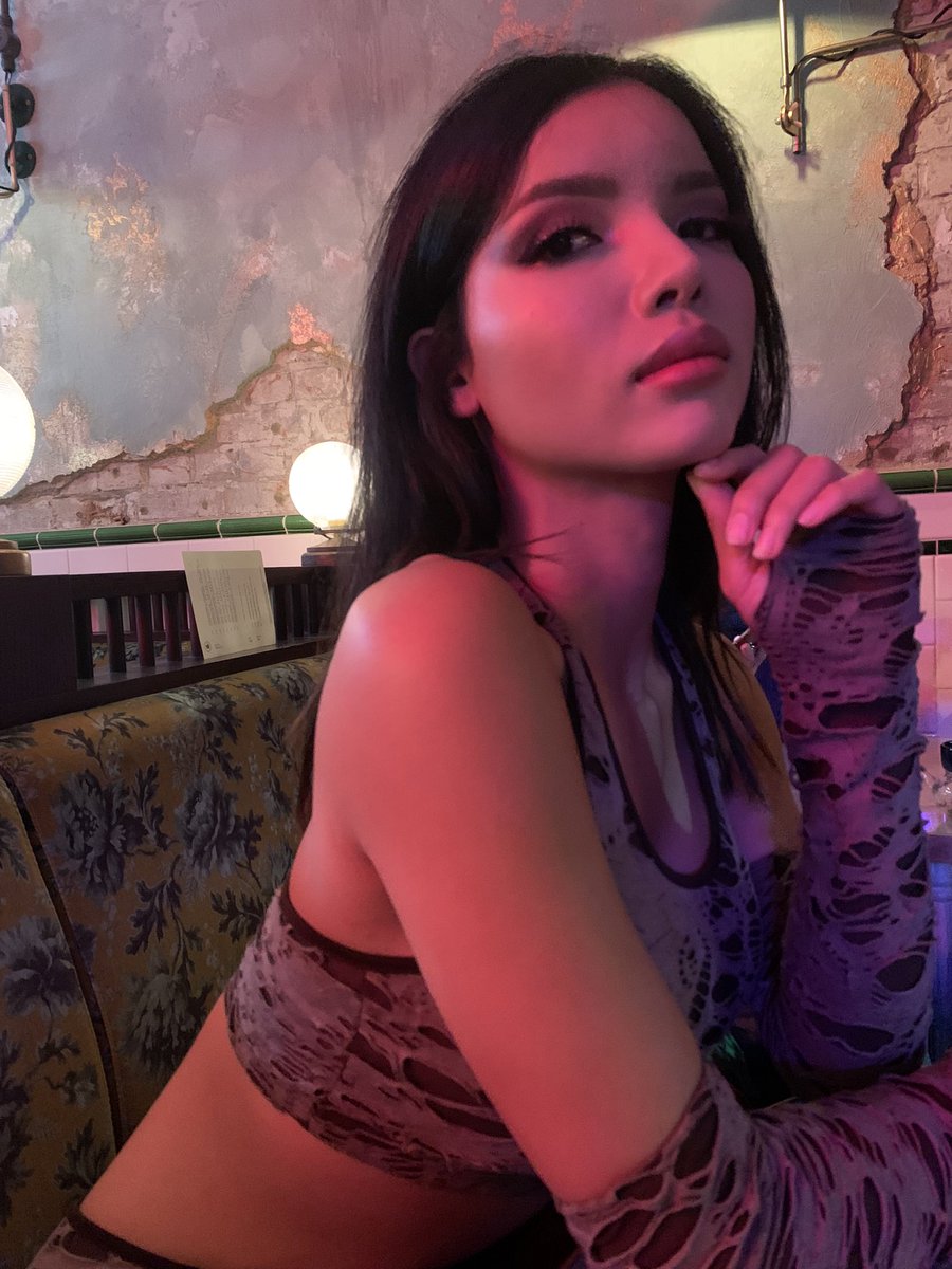 LZRDLASH's tweet photo. Morning everyone! I hope your halloween weekend started strong! I had a lovely night in soho. Spooky party 🎈 🎉  👻 https://t.co/3rBYiS6hk6