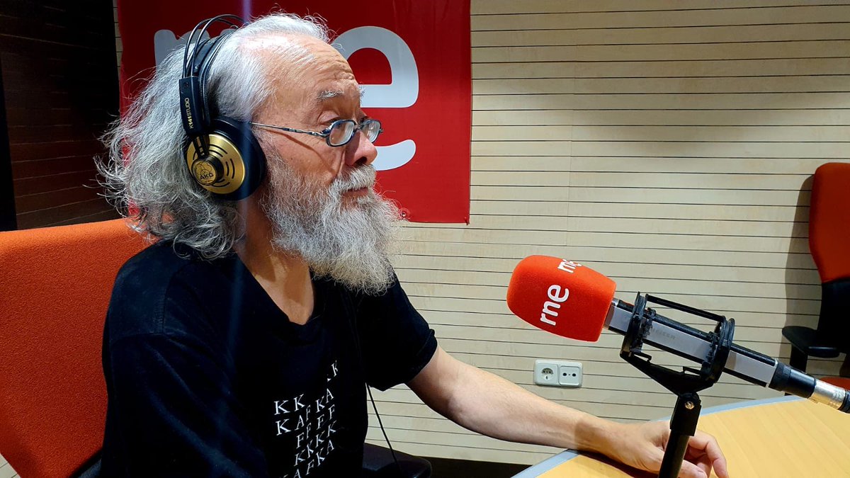 NEUDC_RNE's tweet photo. Con Quico Cadaval hoy tenemos tres protagonistas: una mejicana, un chino y un gallego. Qué fantásticas son siempre las historias que nos relata Quico. https://t.co/aKyXMm9KzJ