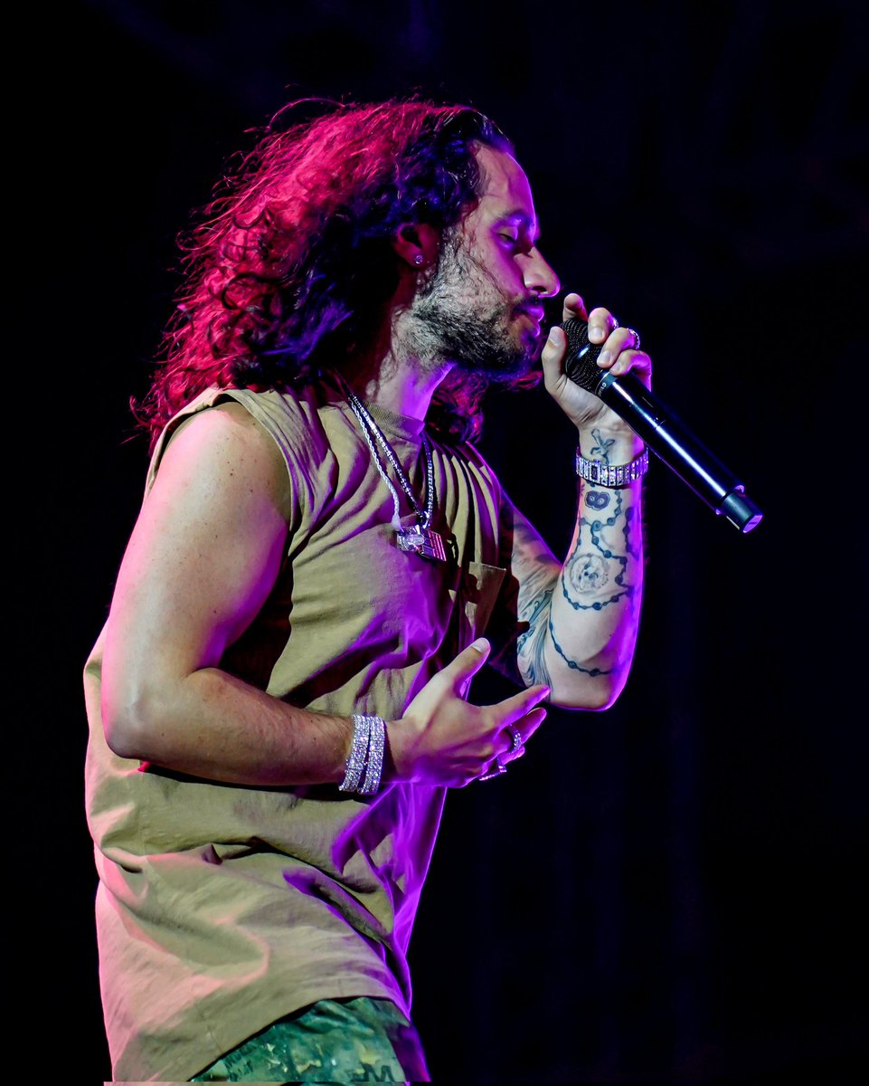 htcity's tweet photo. As promised, American rapper #Russ delivers a 'super special and monumental' debut performance in Mumbai, leaving fans wanting more... π€ πΆβ¨
@russdiemon #RapperRuss #TheJourneyIsEverything #RussInIndia #RussIndiaTour #MumbaiConcert #russinindia https://t.co/1WylrfTNtZ