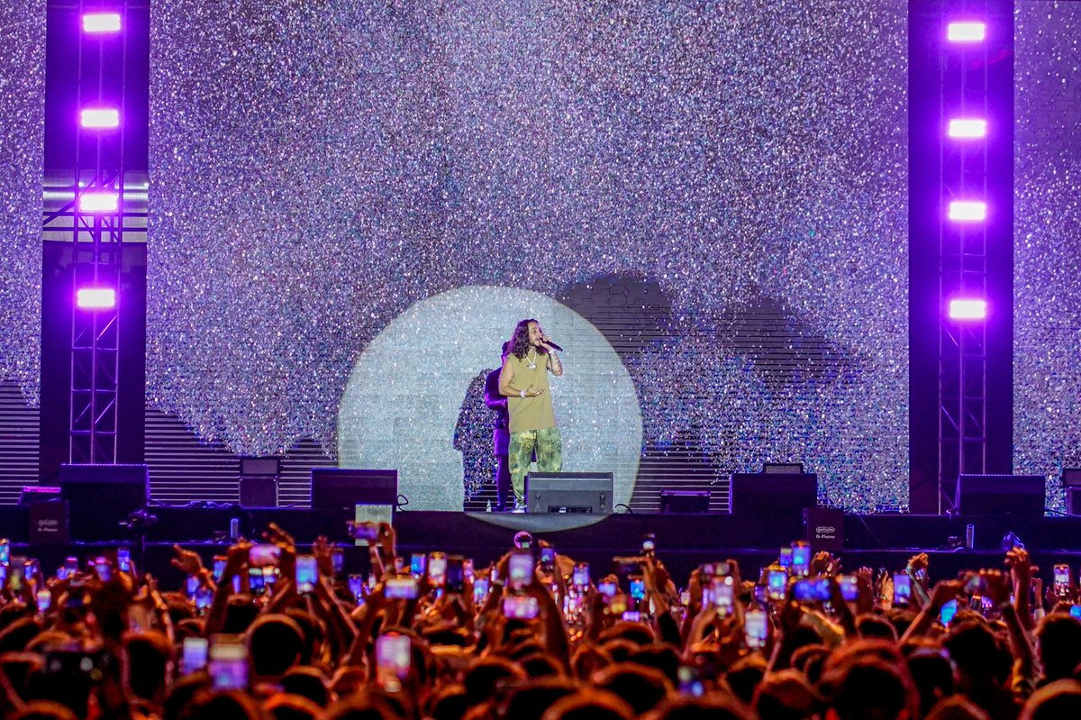 htcity's tweet photo. As promised, American rapper #Russ delivers a 'super special and monumental' debut performance in Mumbai, leaving fans wanting more... π€ πΆβ¨
@russdiemon #RapperRuss #TheJourneyIsEverything #RussInIndia #RussIndiaTour #MumbaiConcert #russinindia https://t.co/1WylrfTNtZ
