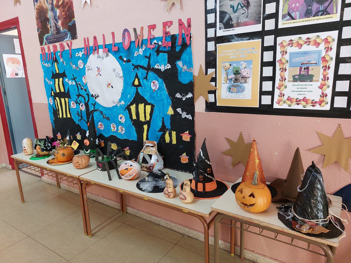 marquesdevalero's tweet photo. En nuestro cole seguimos celebrando la tradicional calbotada (magosto) en Ed. Infantil con la ayuda de las familias y tambièn disfrutamos de Halloween con disfraces, concursos de gorros y calabazas y baile! @educacyl https://t.co/1NYF7lmSqw