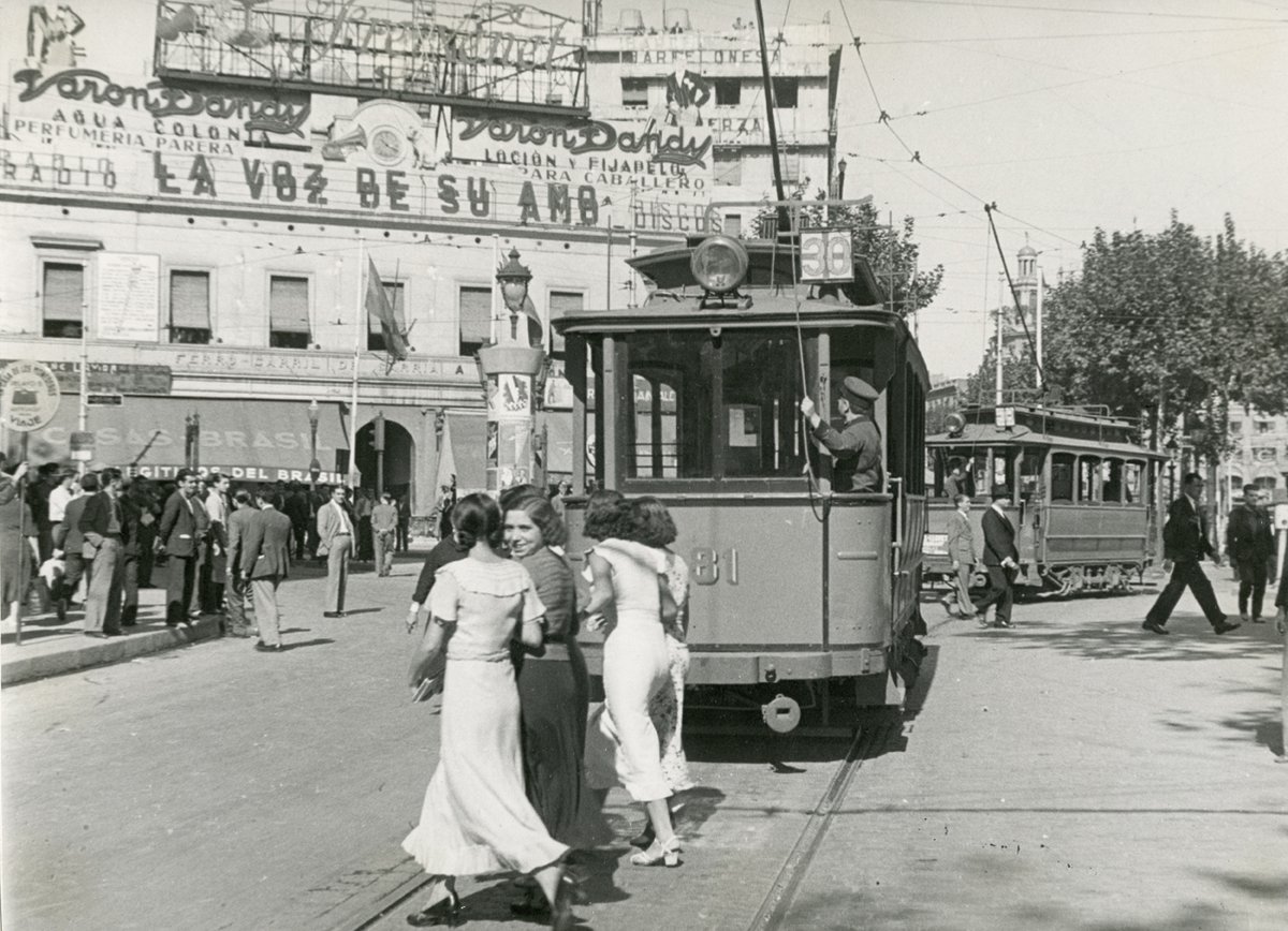 bcn_ajuntament's tweet photo. El paisatge viscut també és patrimoni.
 
La recuperació d'aquests trams urbans forma part de les actuacions per preservar i protegir el patrimoni històric, popular i ambiental de la ciutat.
 
Més informació: https://t.co/VxFKZ4g2RA https://t.co/bvyTfrNmxa