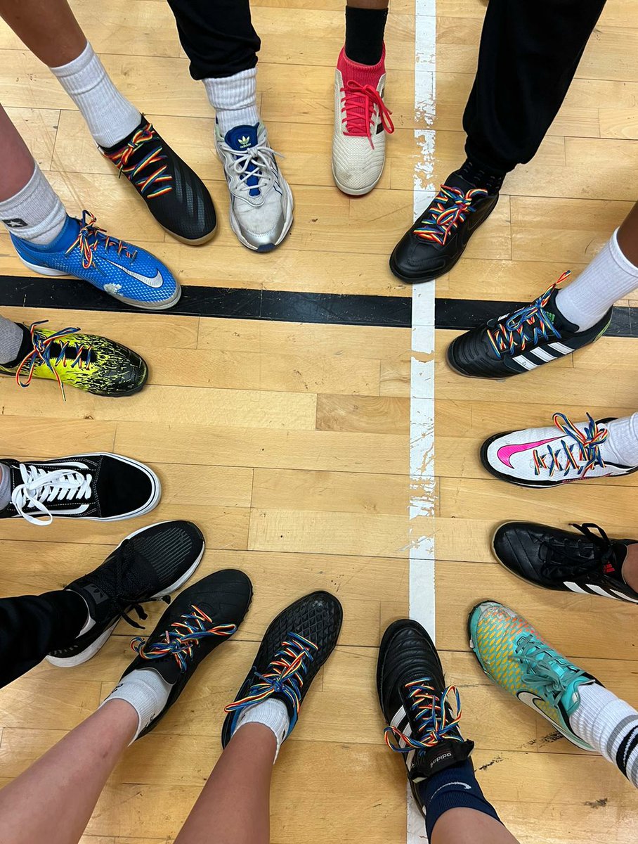 LuisMelville's tweet photo. When you work hard at the environment, you get these sort of returns. @alicesophcurr, @YourStMarys graduate/former @stmarys_wfc president sharing her on &amp; off court experiences with our futsal squad. A top class president who gave me amazing support with @k_owen03 following suit. https://t.co/bKOgMmNbBB