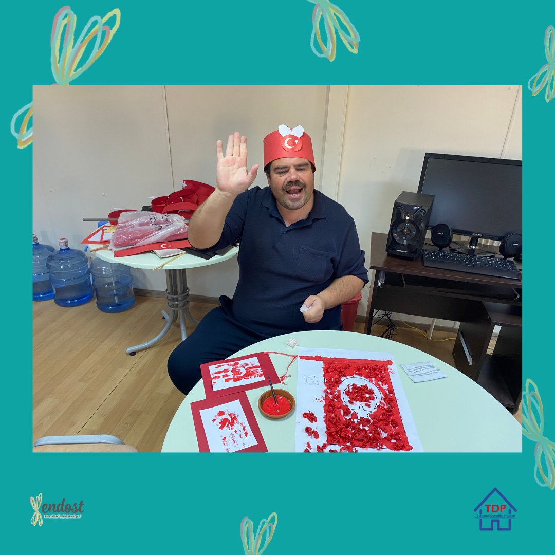 TDP_ENDOST's tweet photo. Çocuklarımızla beraber kırmızı krapon kağıtlarından Türk Bayrağı hazırladık, sonrasında el boyama etkinliğimizi gerçekleştirdik. ❤️ 29 Ekim Cumhuriyet Bayramı temalı etkinliğimizde, çocuklarımıza önceden hazırladığımız taçları götürmeyi de ihmal etmedik. https://t.co/t8WtBwzBU3