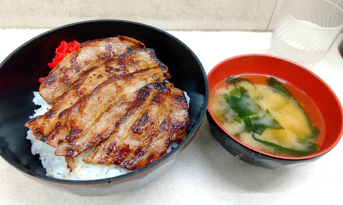 わざわざ成増で降りたのはここでこれを食べるためさー。焼肉ライス@どん亭
15年ぶりに食べた。やはり旨い( T∀T) 