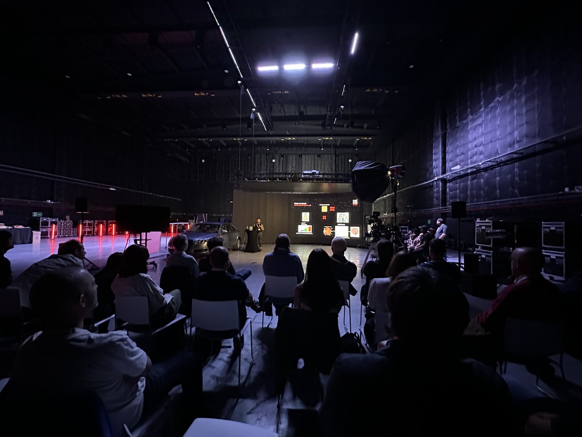 finalcutproes's tweet photo. Última jornada del #NetflixSummit. https://t.co/365MnzjjpM