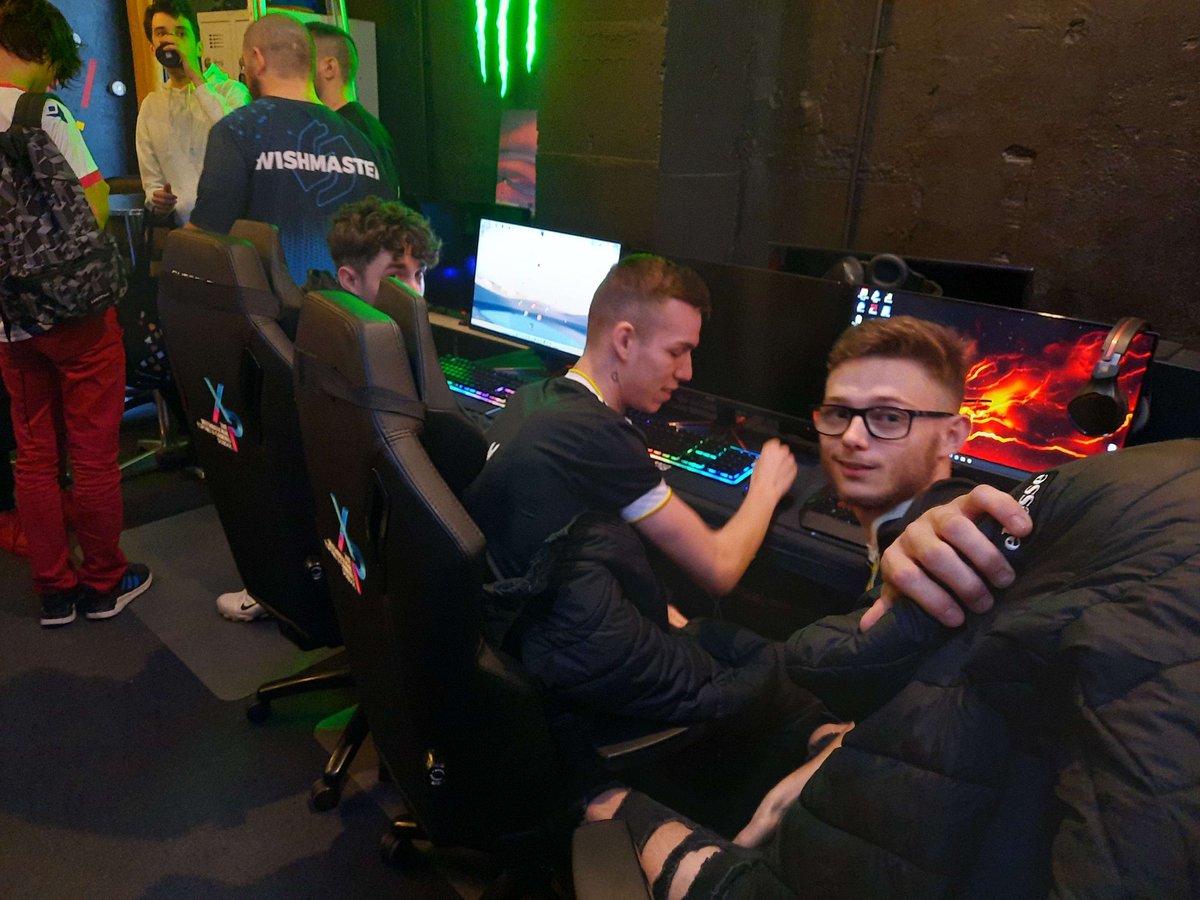 esport_tengu's tweet photo. On commence doucement la journée à l'Alsace Arena 😉 #Storkscup https://t.co/cL6jIhwSod